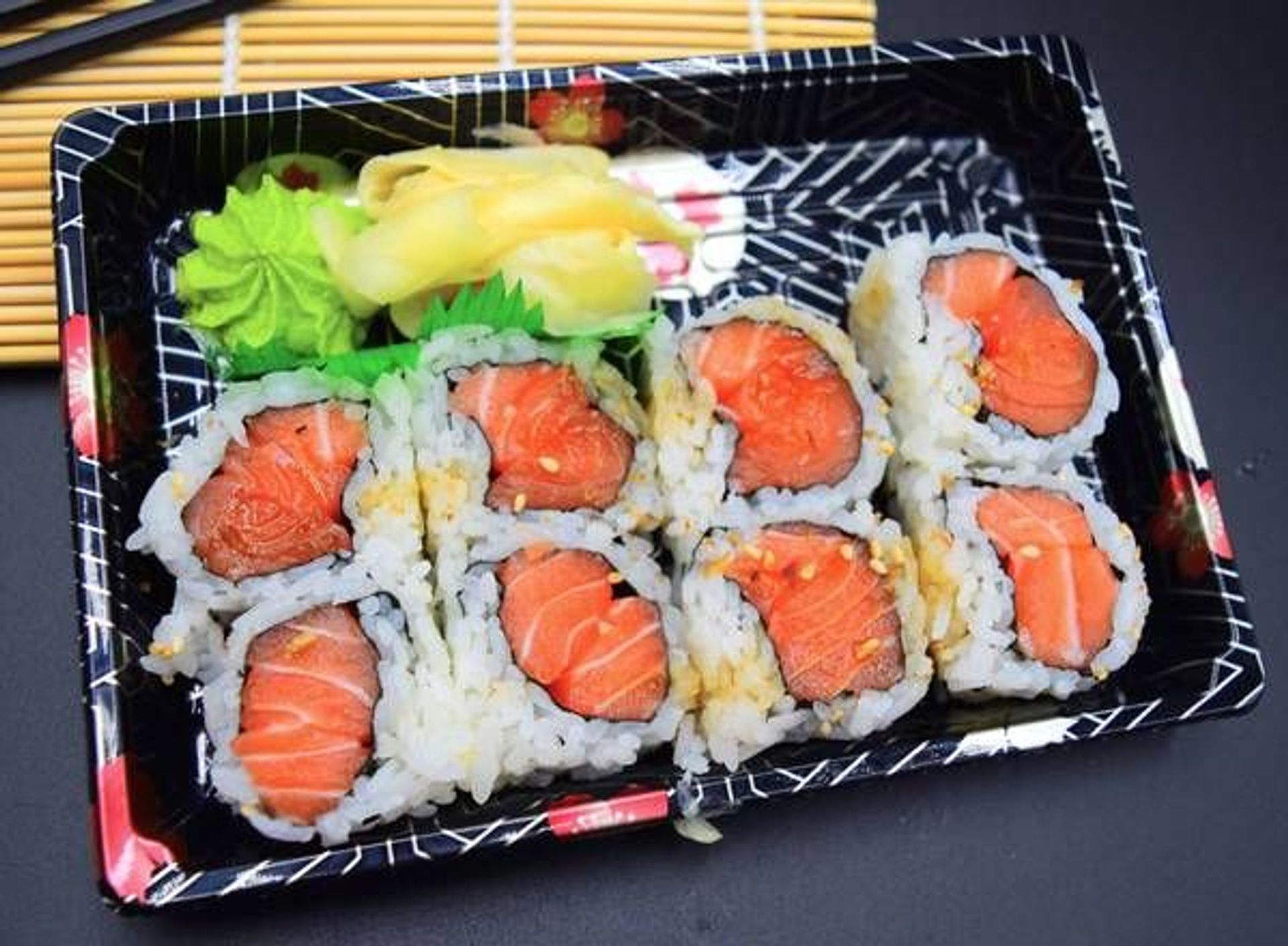 D44 Salmon Maki