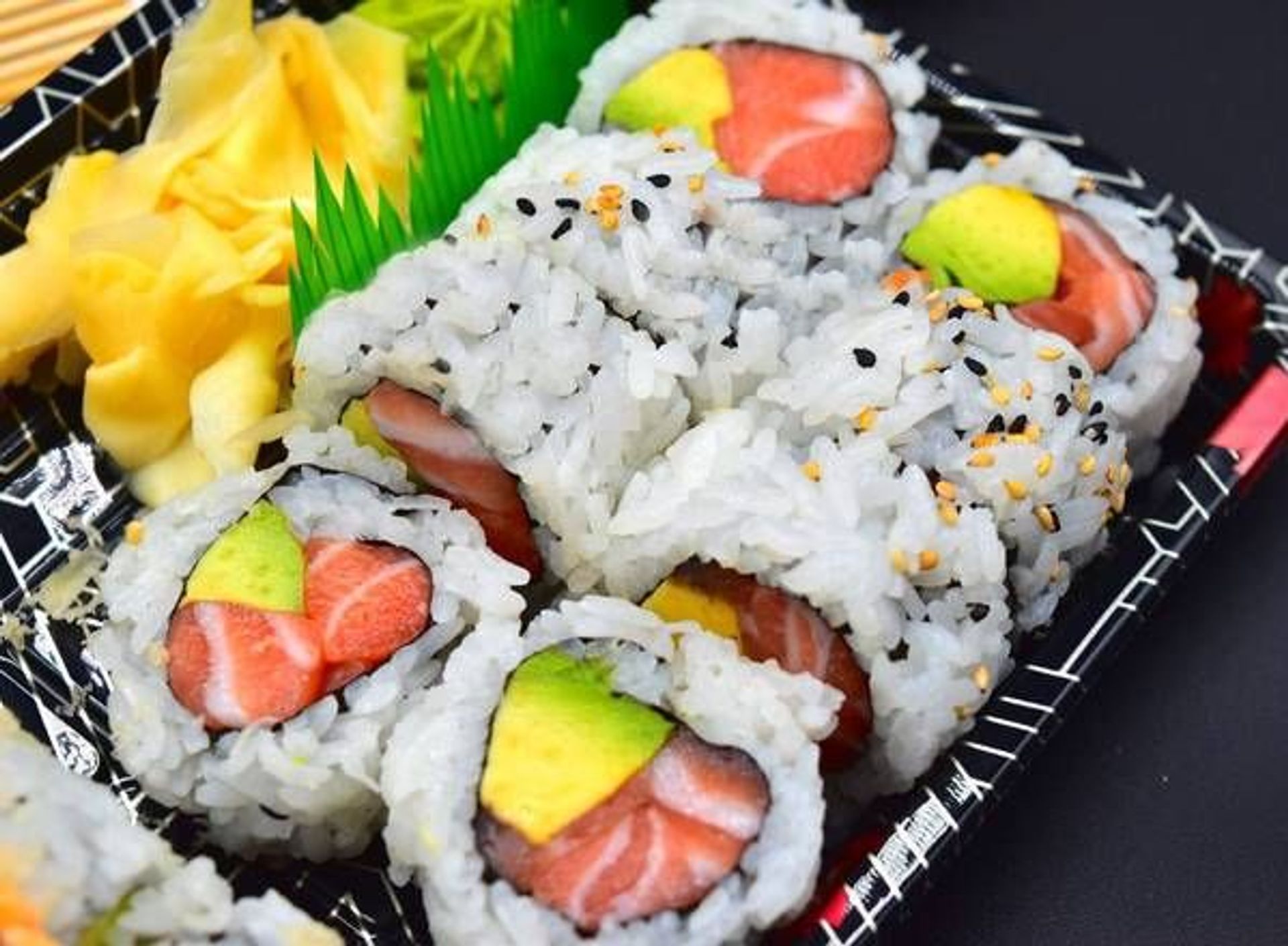 C13. Salmon Avocado Maki