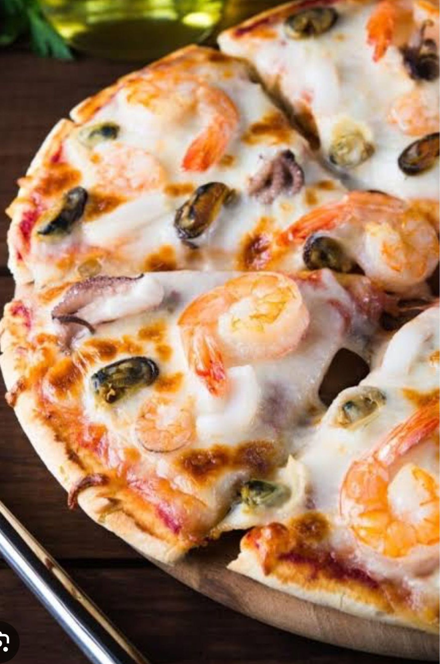 Seafood Pizza