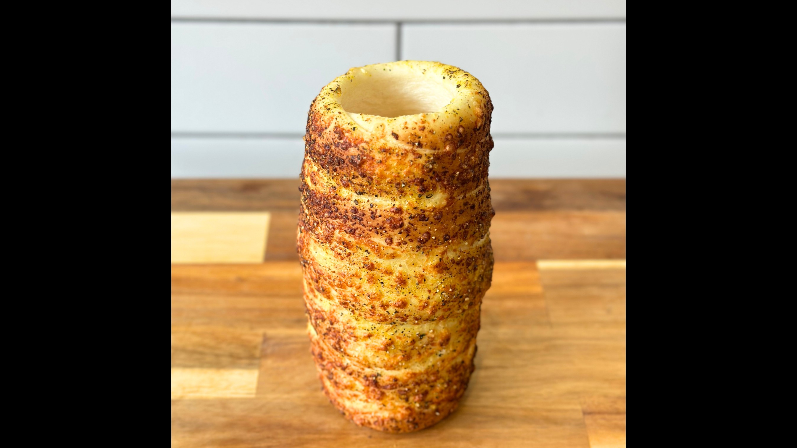 Garlic Cheddar Chimney Cake