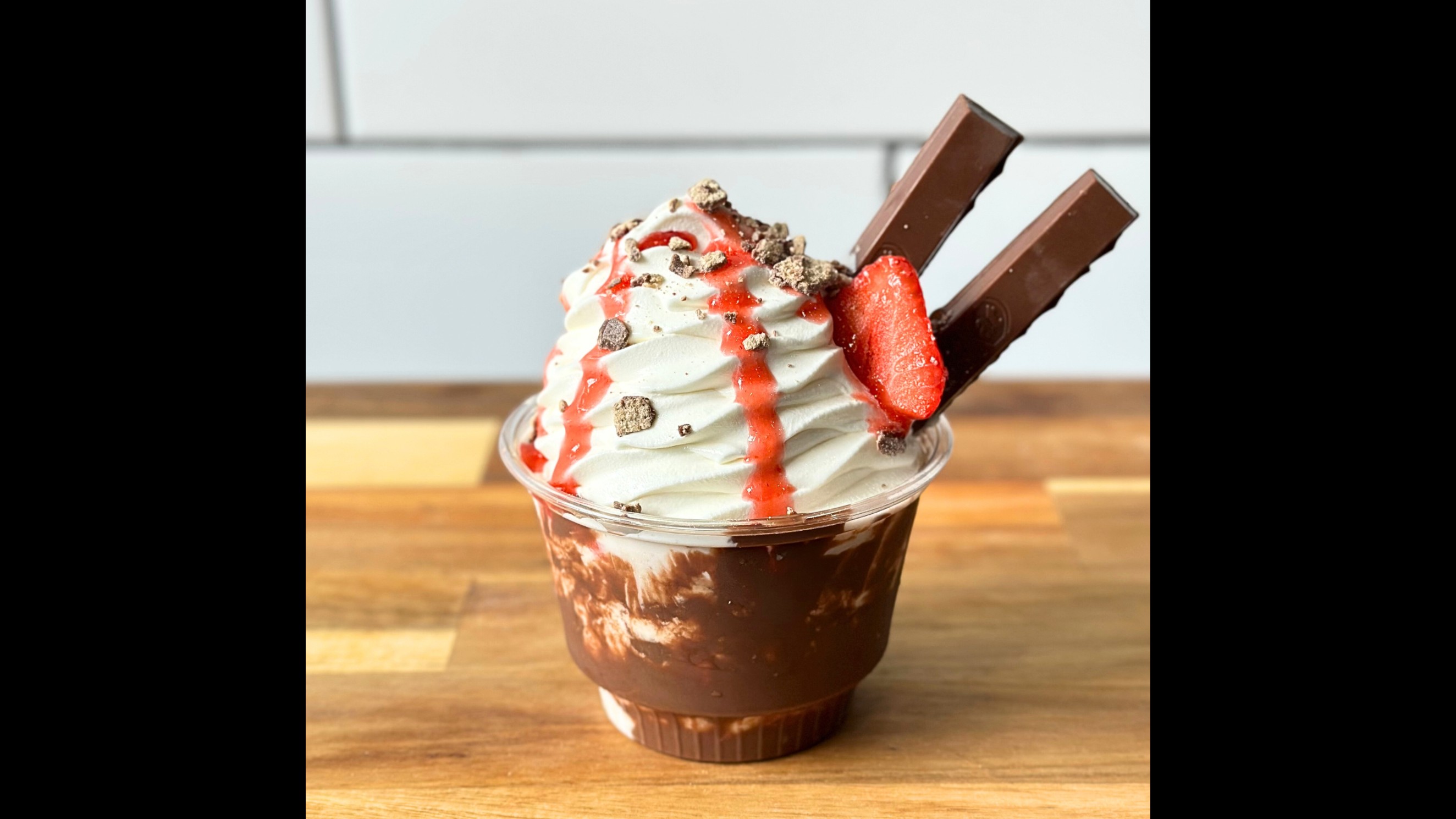 Kit Kat-Strawberry Sundae