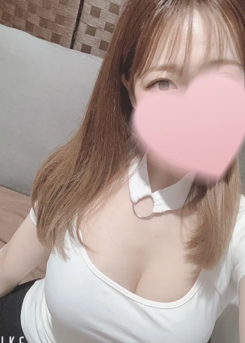 友坂えみり ｜ 【新宿店・初台店・東新宿店 ワンルーム型 メンズエステ】Aroma LaLuna〜アロマ ラルーナ〜 新宿のワンルーム型個室高級メンズエステ】 Aroma LaLuna〜アロマ ラルーナ〜
