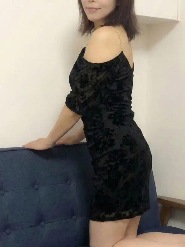 三上(みかみ)さんのプロフィール｜新大阪・十三 完全個室マンション型メンズエステ｜結-YUI-ミセス邸