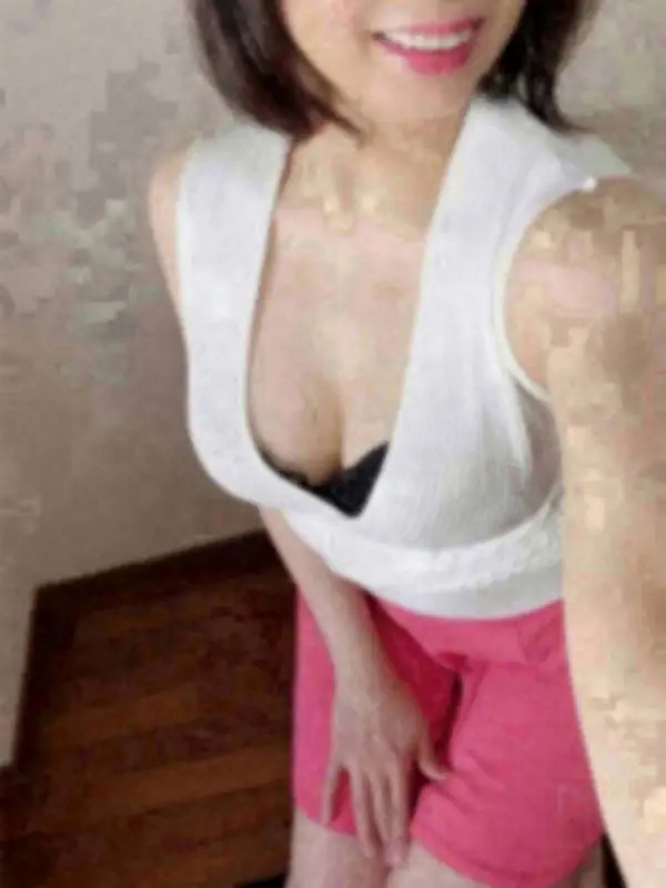 愛沢えり【全ルーム移動可能】さんのプロフィール|大人の女性による、寛容力と包容力のある美蝶が戯れる、高級店でのサービスを✨ずば抜けた才覚をもつセラピストによる究極の施術を受けることができる、90分コースをぜひご堪能ください。|東京目黒高級セレブ熟女