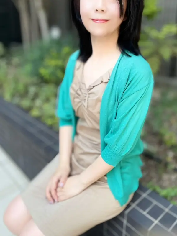 恵美子【えみこ】のご紹介│堺筋本町・ 新大阪・堺東 30代〜60代のミセス専門メンズエステ ミセスの子守唄