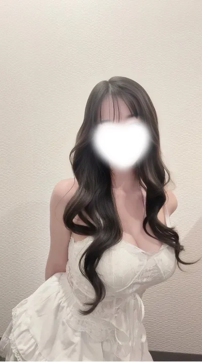 りおな のプロフィール | GOLD CROWN