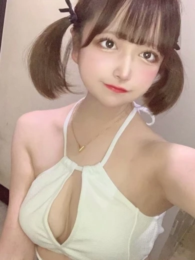 安達 ゆみ