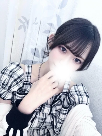 秋葉原のメンズエステなら『AROMA CROWN-アロマクラウン-』 | SSS級えみる プロフィール