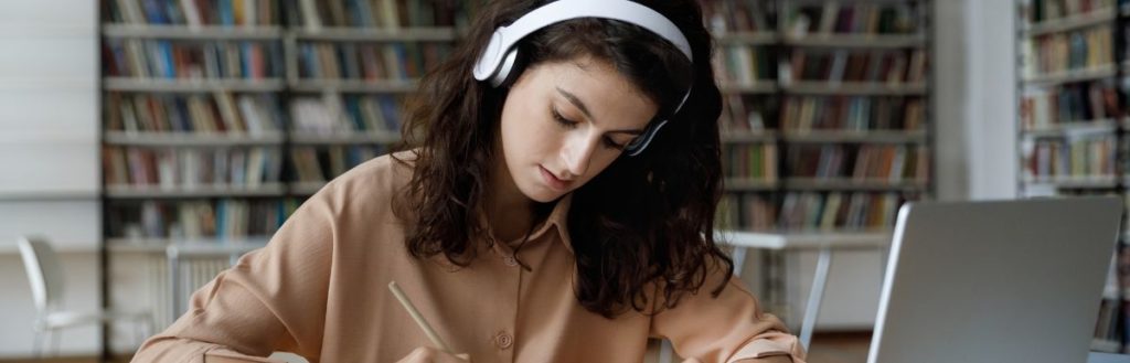 ¿Es bueno estudiar con música?