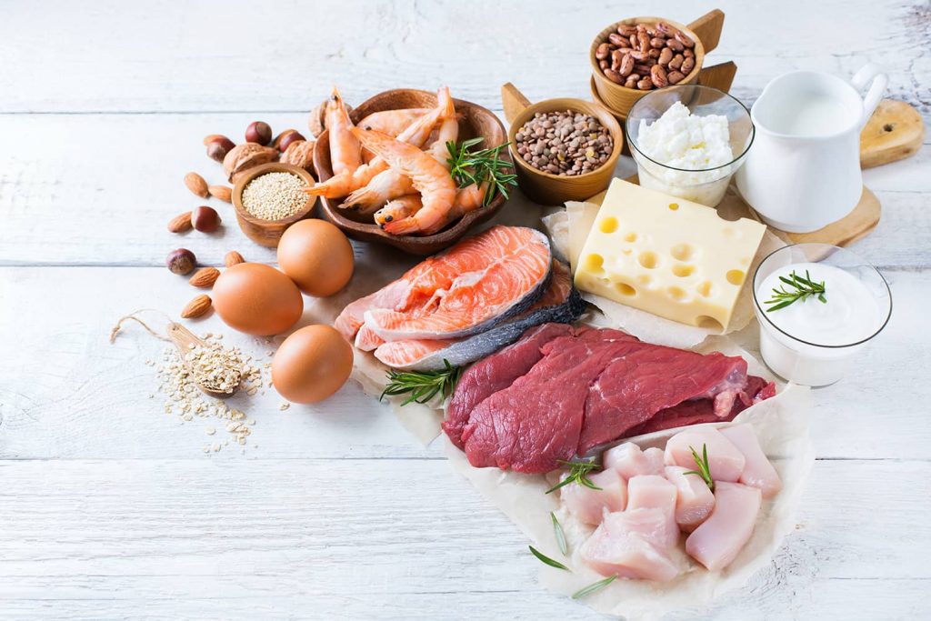 La carne, los huevos y el pescado contienen vitaminas esenciales como la riboflavina