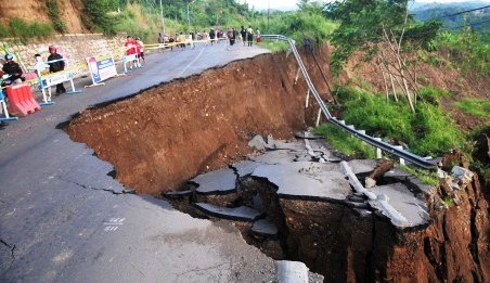  Gambar  6 Macam Bencana  Alam  Indonesia Beserta Gambarnya 