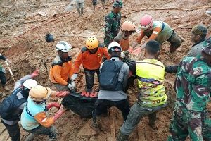 Indonesia ialah sebuah negeri yang bisa dikatakan cukup kaya dan subur Tanah Longsor Sukabumi : Penyebab dan Dampaknya