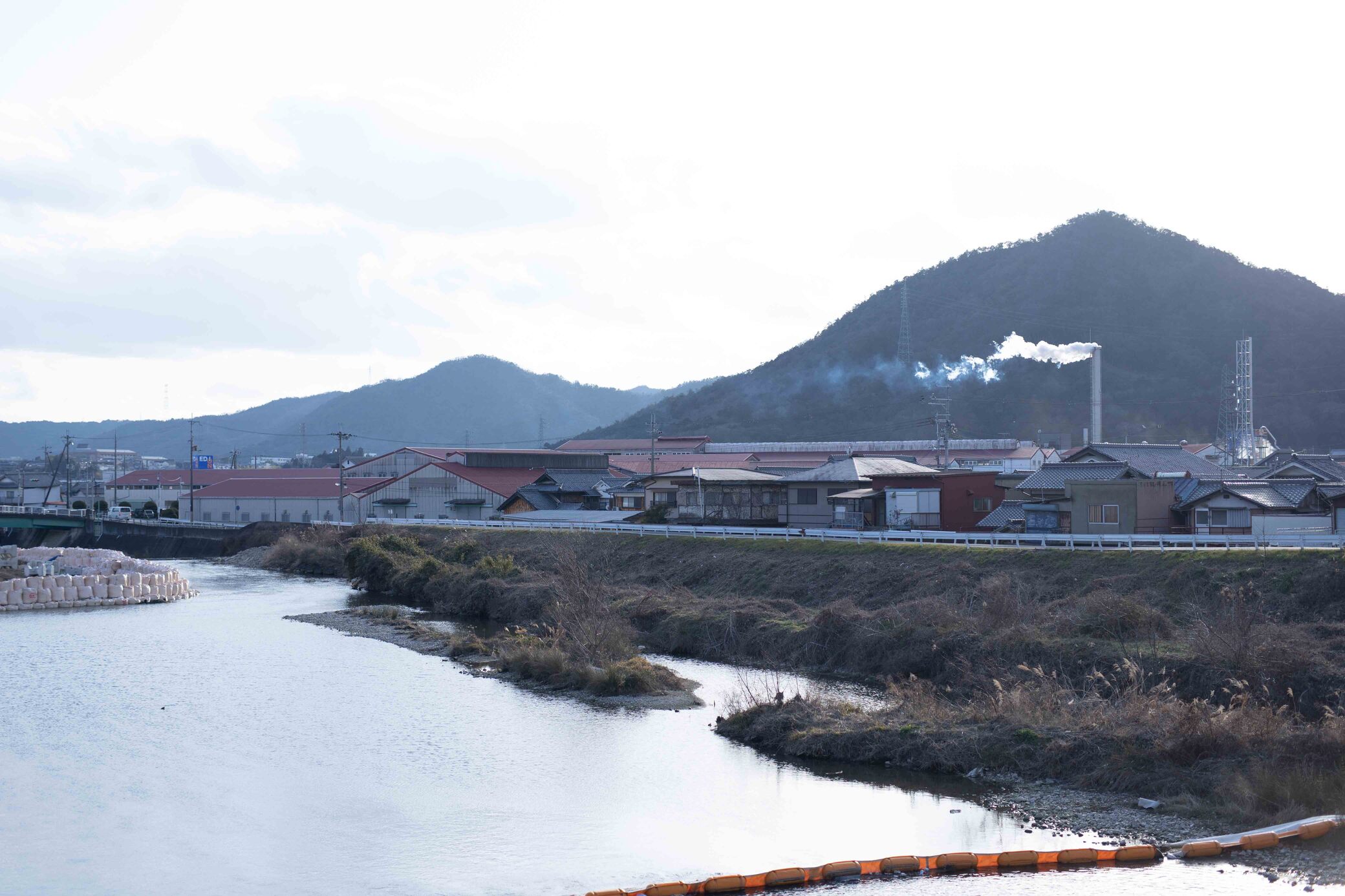 東播染工＿工場隣の川