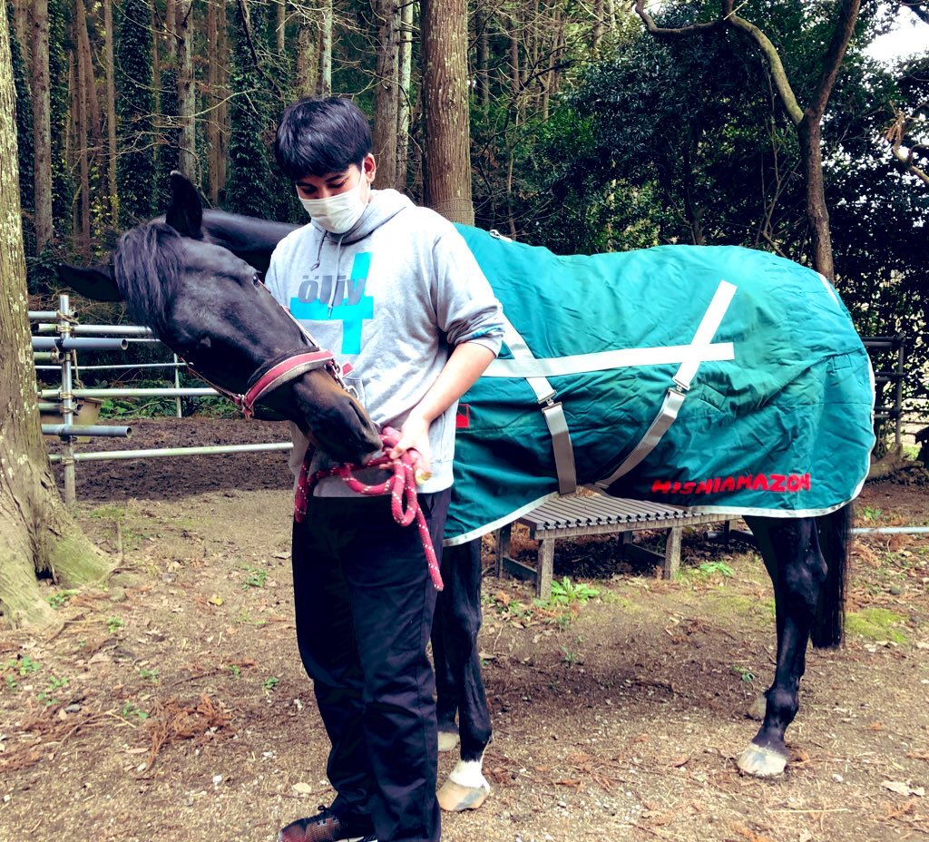 うぶごえ 引退馬の写真集制作を通じ 引退馬の支援とコロナ禍で引退馬に会えないファンに引退馬の様子をお届けしたい