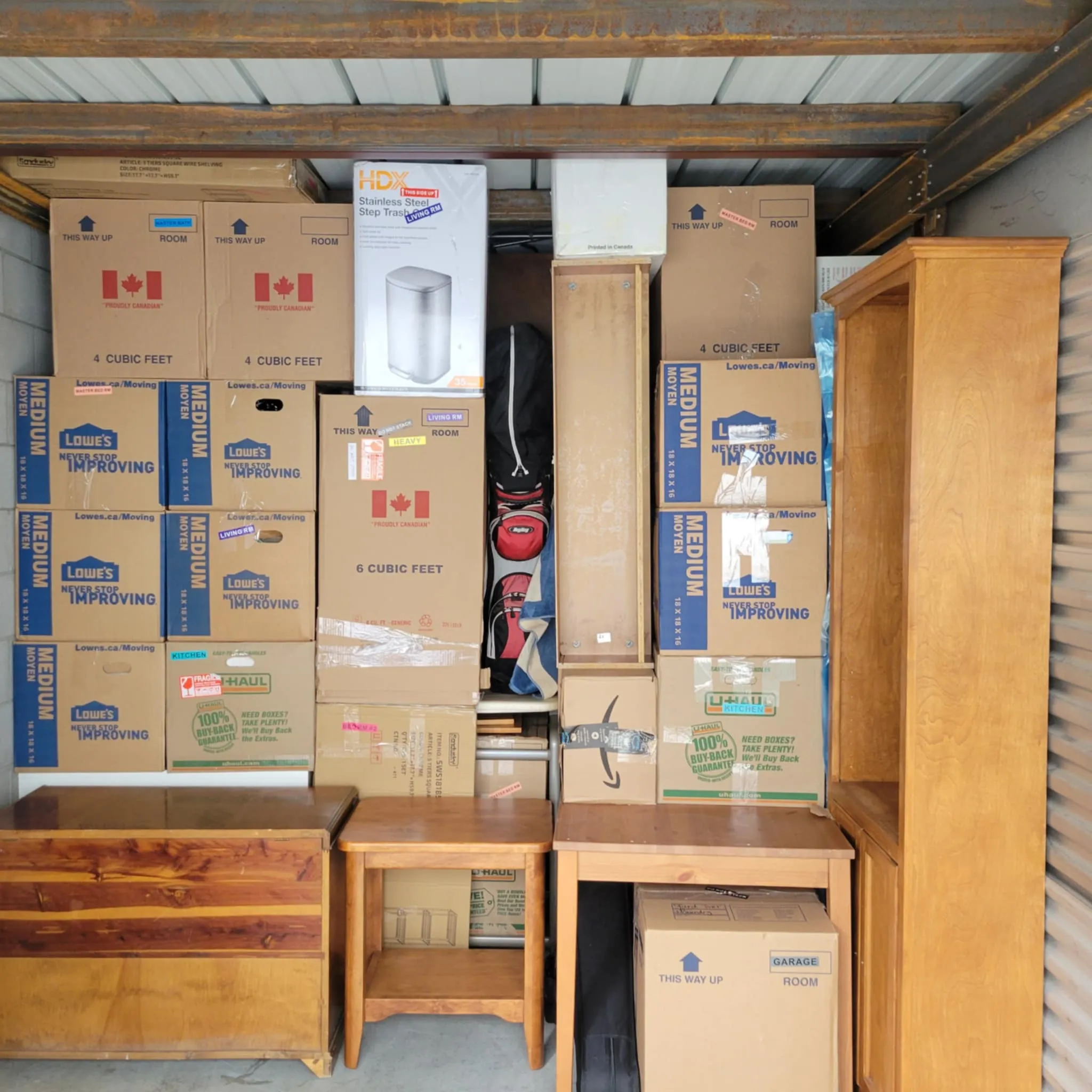 Dedicated Peaks Moving inc team loading belongings for a move in Western Canada