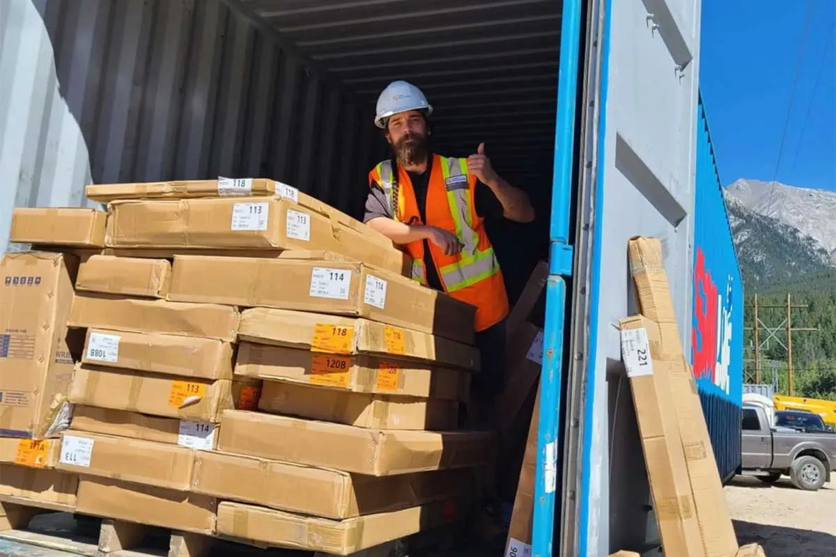 A professional of Peak Moving company is loading the moving trucks.