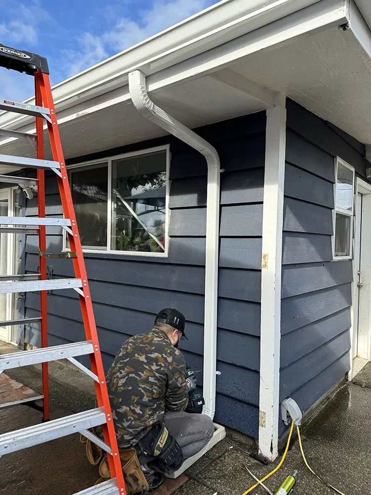 New gutter installations and seamless gutters with free estimate for gutter cleaning Tacoma.