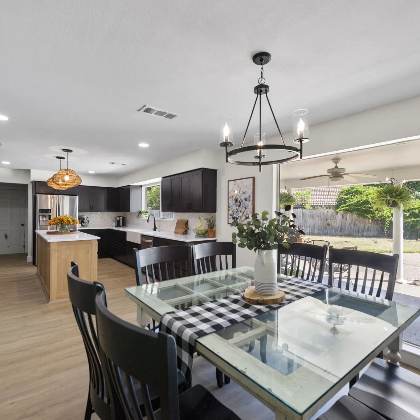 Entire process of kitchen remodel in a timely manner in Dallas, TX.