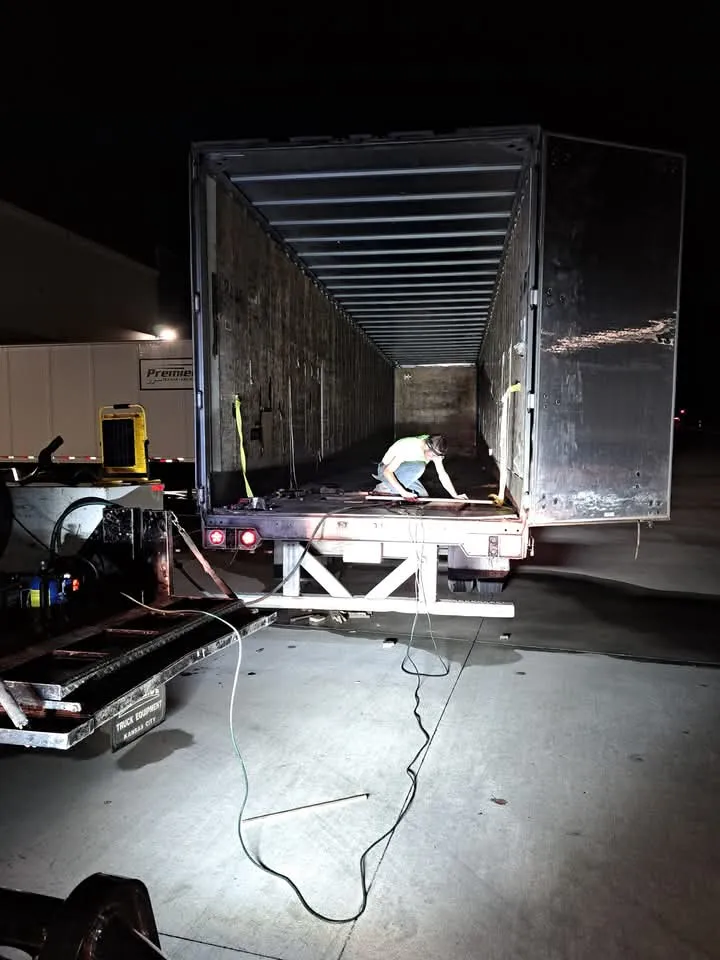 Trailer doors fixing in an emergency roadside service.
