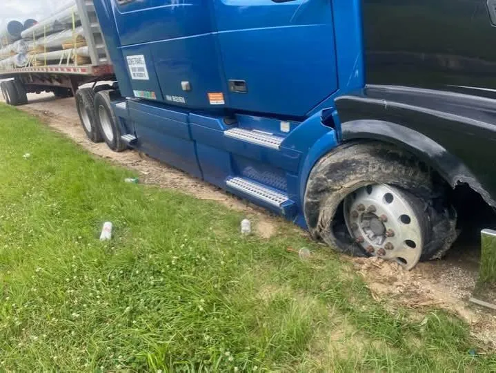 Roadside assistance tow truck that request assistance.