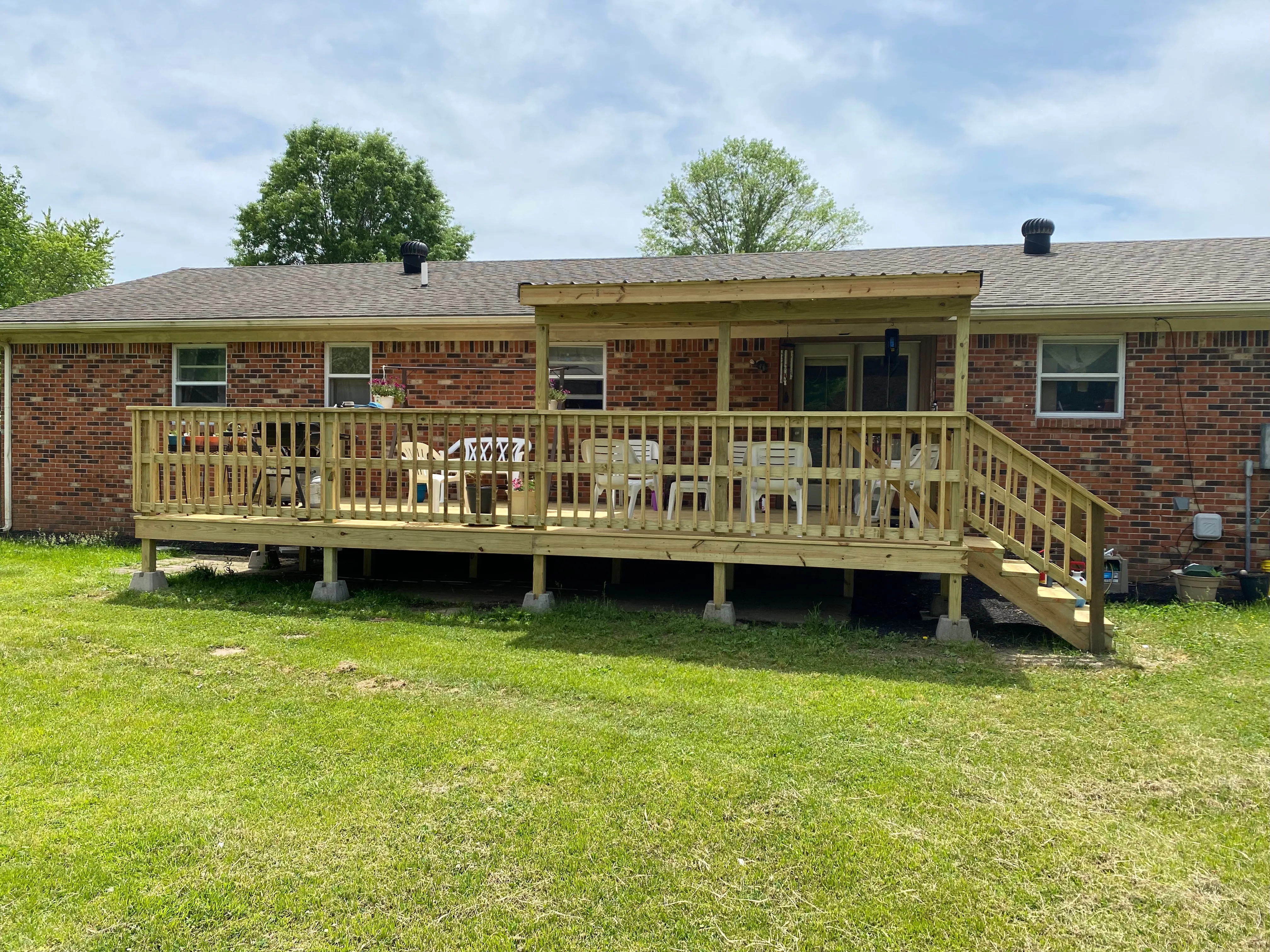 Dust-free deck improvements with advanced tools by skilled painters in Paducah, Kentucky.