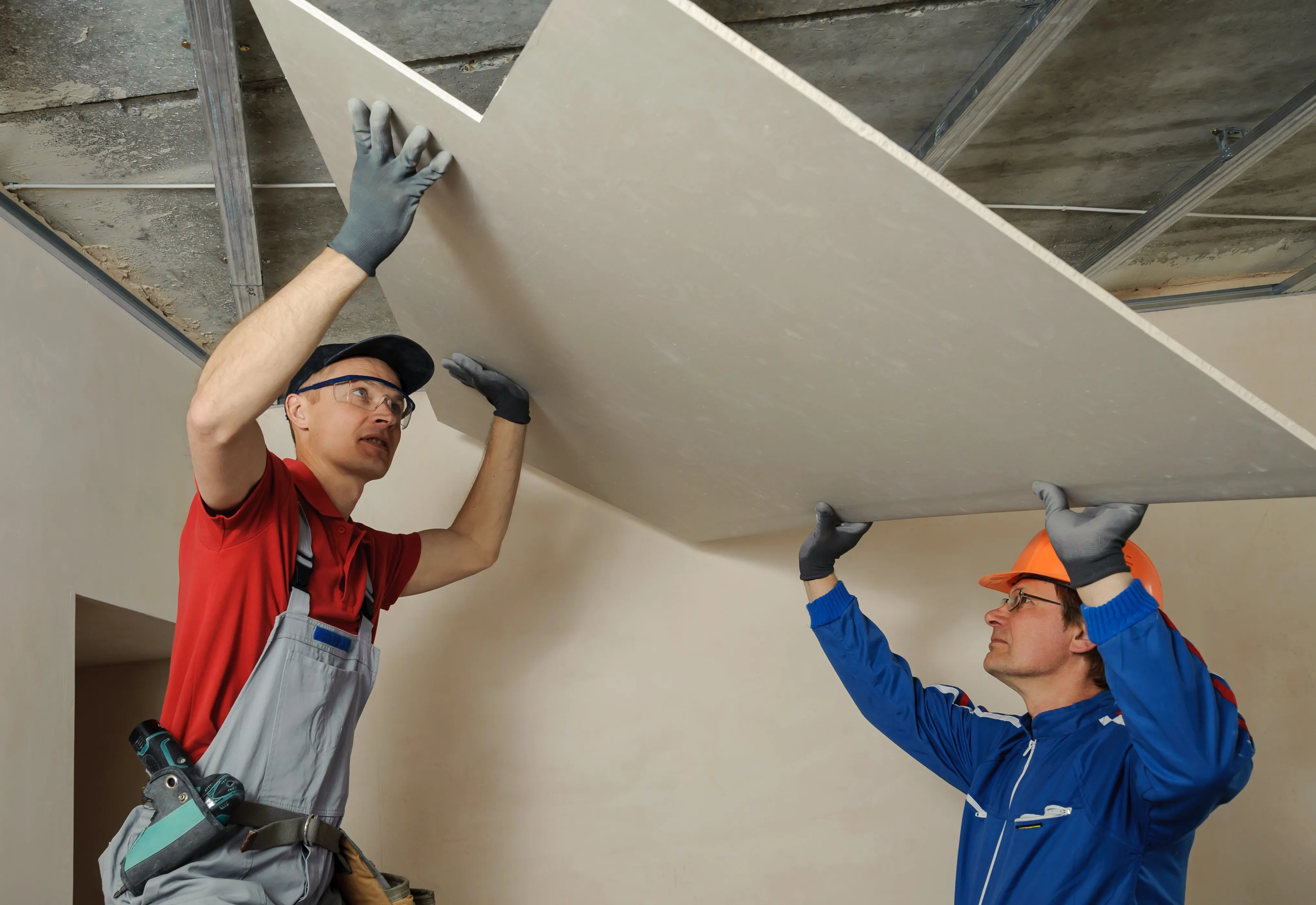 Professionals are installing drywall in Los Angeles.