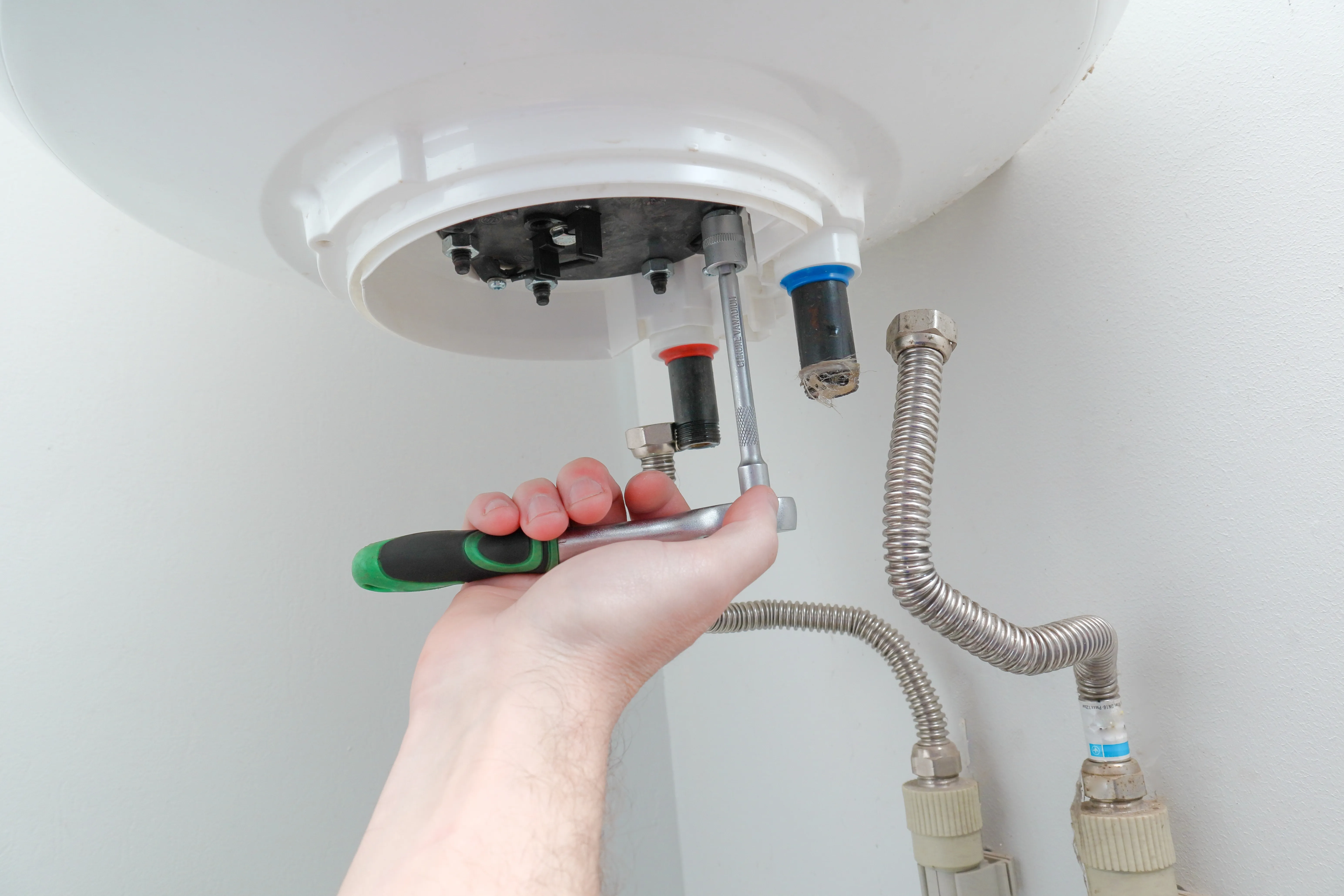 Professionals in Orange County offer water heater replacement services.