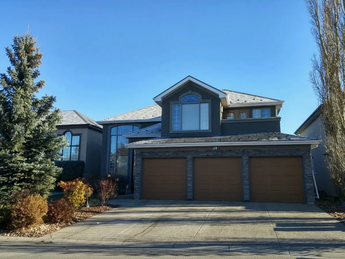 Hard-to-reach window washing services for house property owners in Calgary, CA.