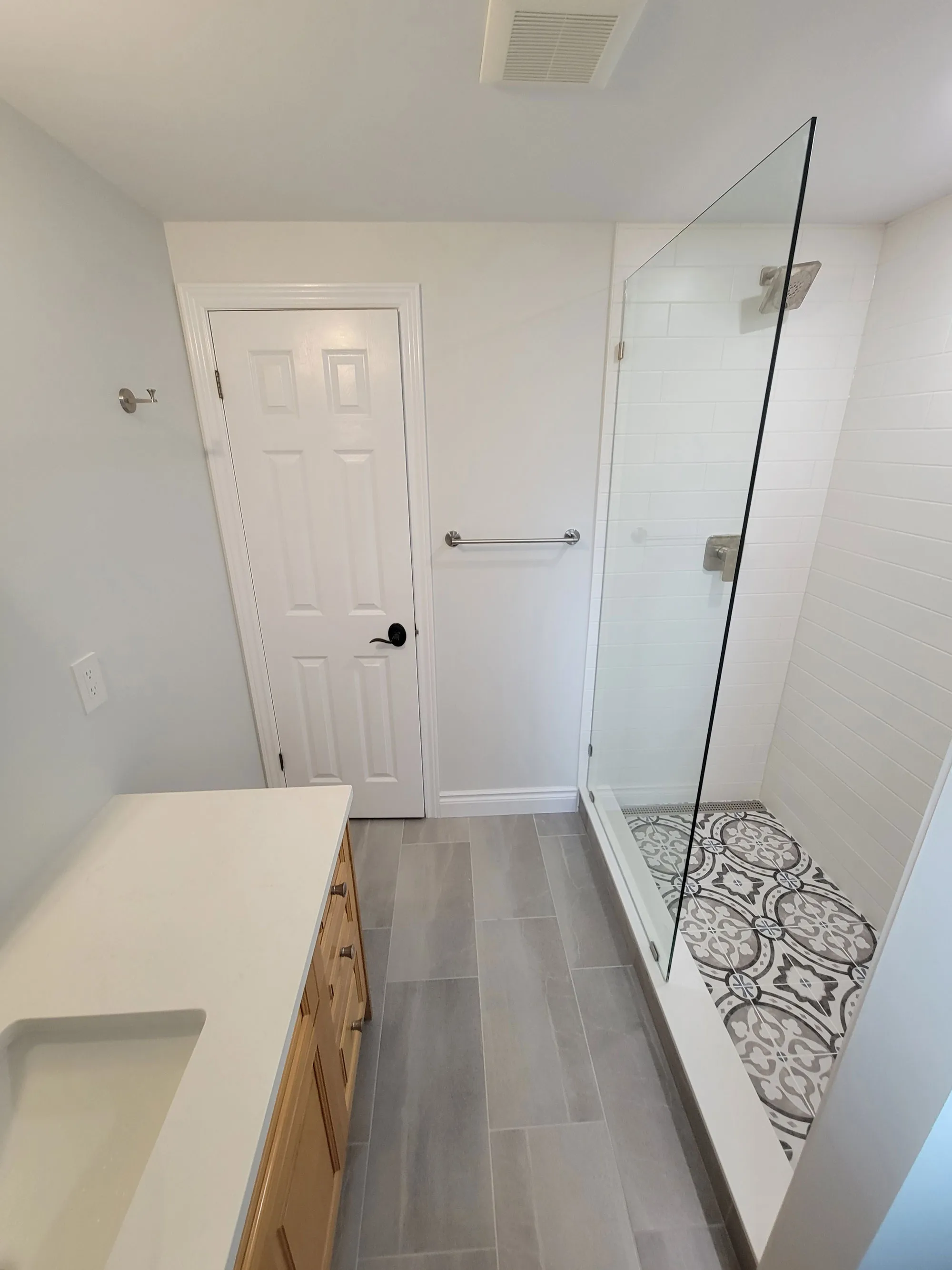 A beautifully transformed bathroom in Cambridge by Carpenters On The Go Inc.