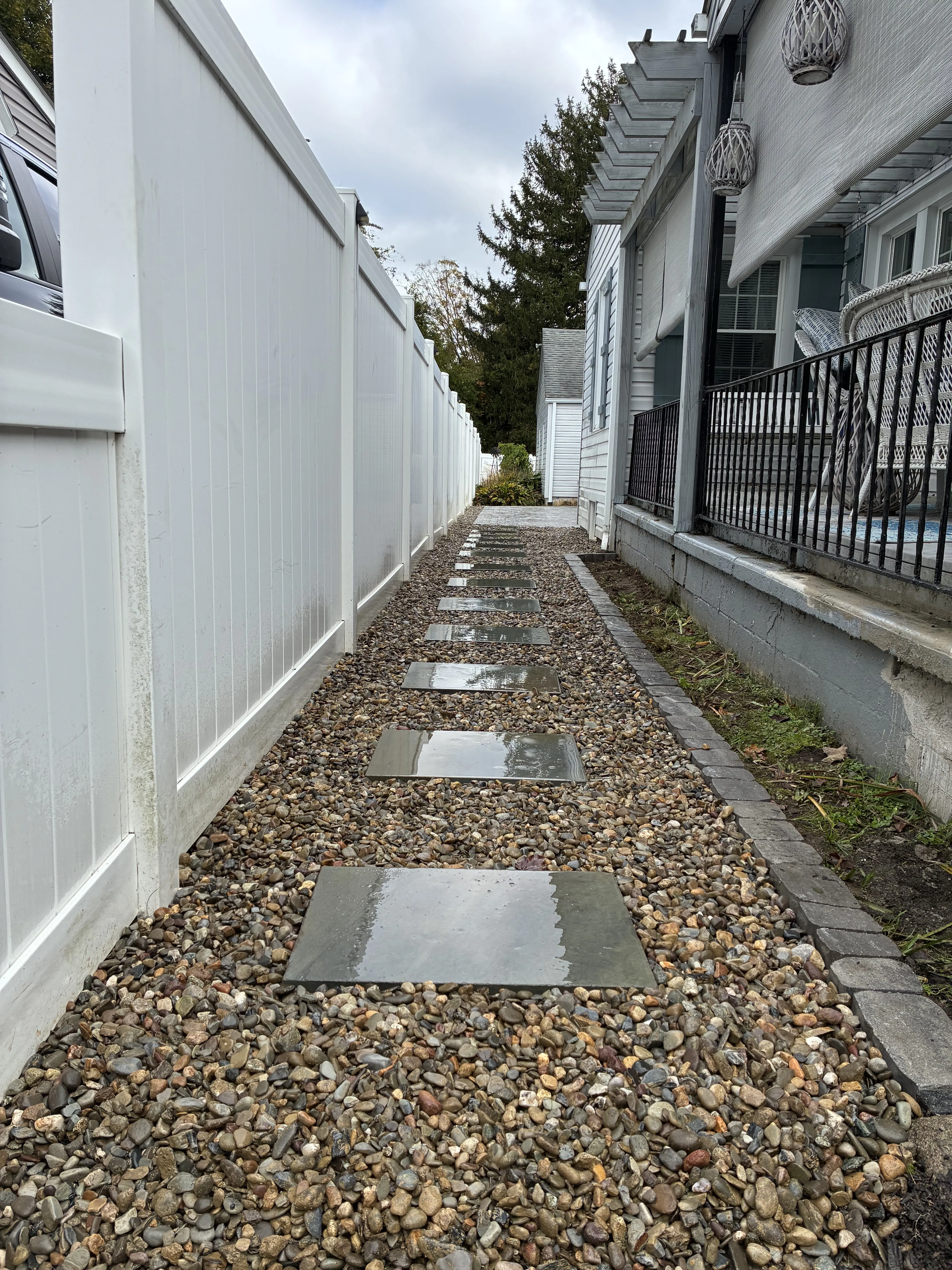 A green icon showing a trowel laying a brick, symbolizing retaining wall construction.
