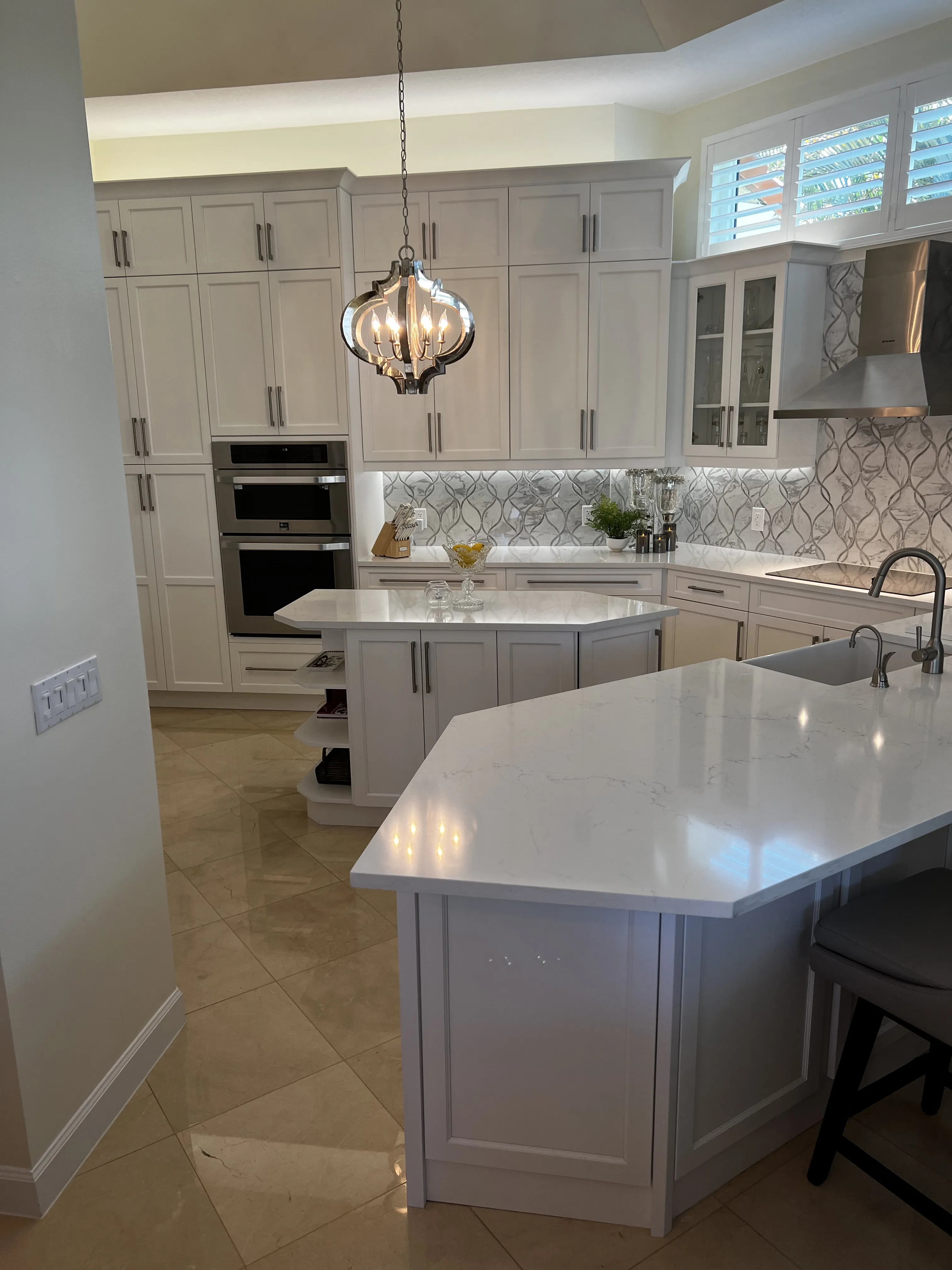 A newly renovated kitchen by Meltini Remodeling in Jupiter.