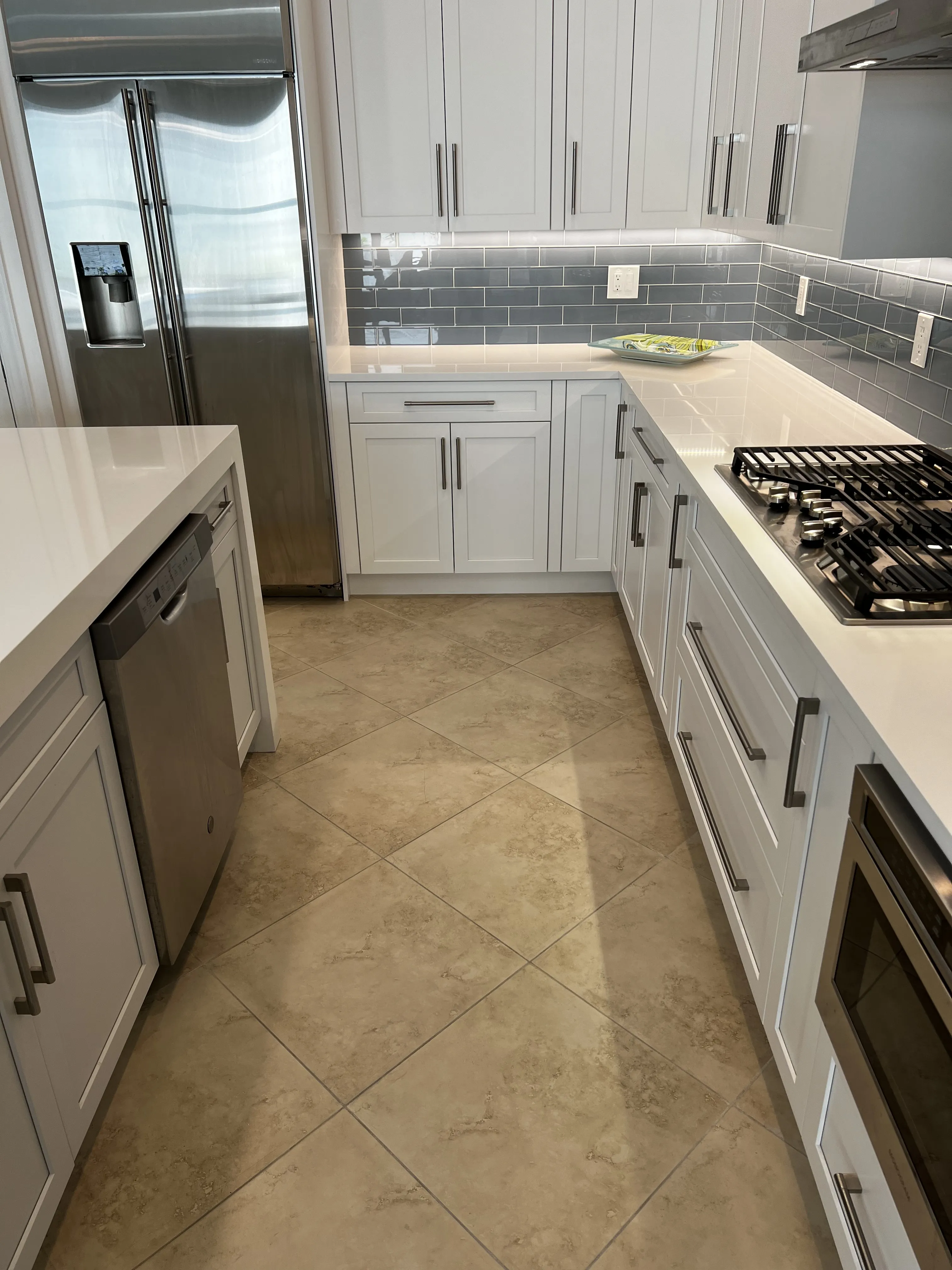 A kitchen that has been remodeled by Meltini Remodeling in Jupiter.