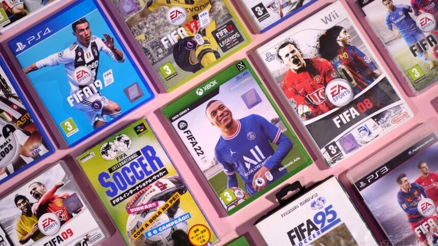 Vis&atilde;o a&eacute;rea de diversas capas de jogos FIFA, de diferentes gera&ccedil;&otilde;es e consoles