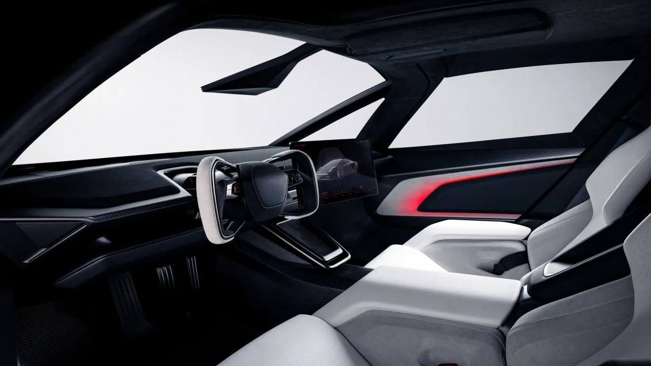 Interior futurista de carro com volante angular, tela digital, bancos claros e iluminação vermelha no painel