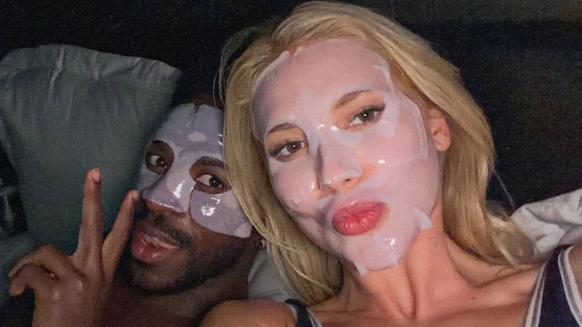 Craque Neto gerou polêmica ao falar sobre o fim do relacionamento entre Virginia Fonseca e Vini Jr., apontando conversas com ex como motivo. Foto: Reprodução Duas pessoas com máscaras faciais, homem com sinal de paz, mulher com lábios franzidos