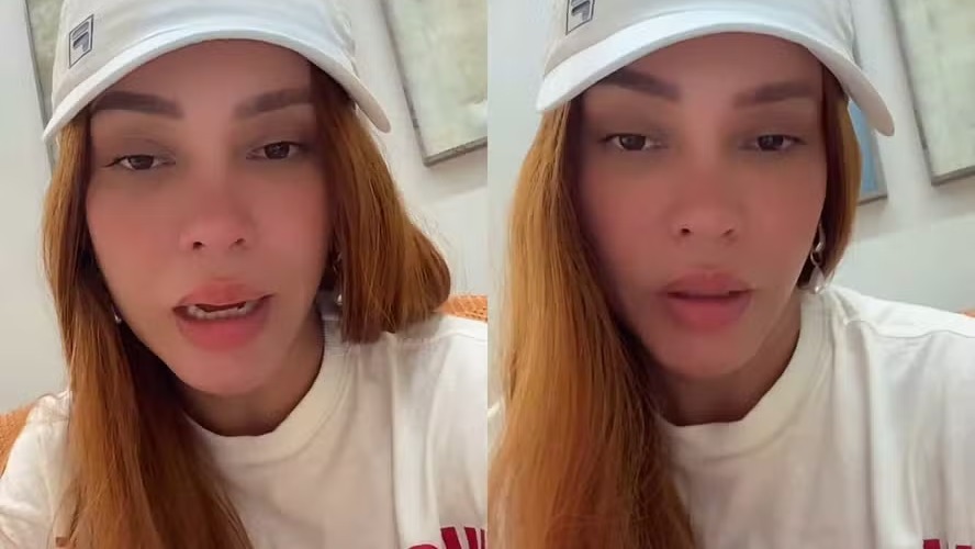 Viviane Batidão desabafou nas redes sociais sobre o acidente que envolveu sua equipe. Cantora Viviane Batidão, com boné branco e cabelo ruivo, falando em vídeo