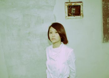 曾為南拳媽媽、豆花妹、弦子等明星歌手作詞，現為阿爾發音樂製作部主任的全才創作歌手 —— 林理惠