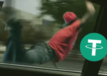 台幣假鈔買USDT！嫌犯遭識破玩命跳車，戰鬥民族買家當場壓制