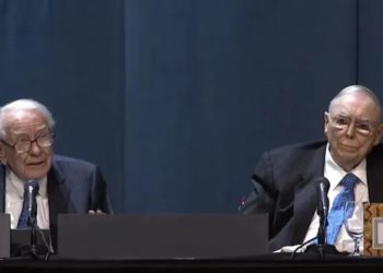 巴菲特、蒙格與股東透露「財富密碼」，事關美國銀行業危機和AI？