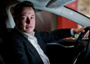 馬斯克自傳：差點被「自動駕駛」害死！多次對工程師發飆