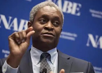 美國經濟太強》聯準會鴿王Bostic預計今年只降息 1 次，美國銀行：六月是關鍵