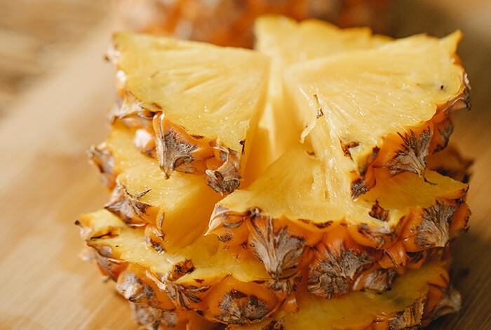 can dogs eat pineapple core