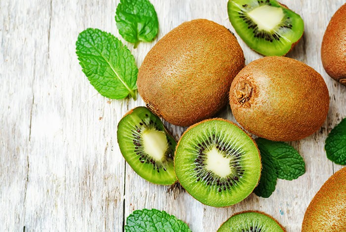 Kiwi fruits with peppermint leaves.
