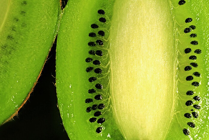 A closeup look at a sliced kiwi.
