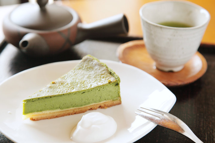 ほろ苦濃厚 大人の抹茶チーズケーキがいただける 静岡の 和cafe 茶楽 ことりっぷ