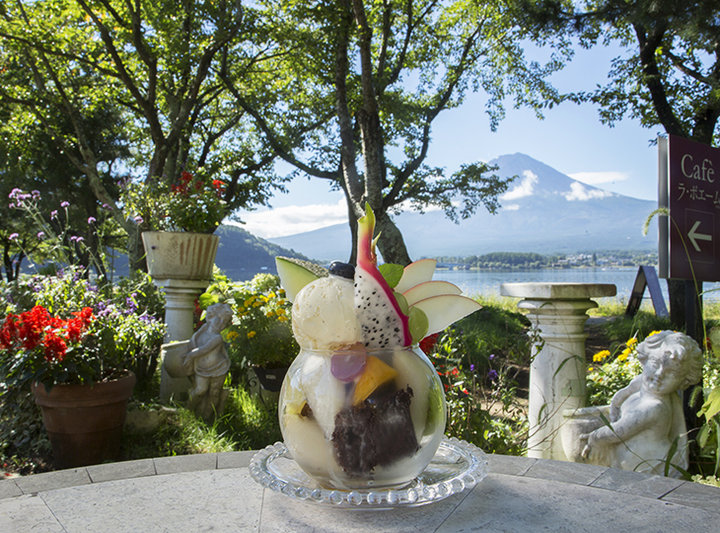 富士山を眺めながらパンやスイーツが味わえる 河口湖 絶景カフェ３選 ことりっぷ