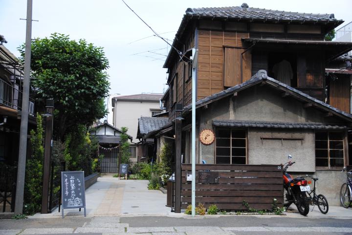 昭和レトロな複合施設 上野桜木あたり へ ことりっぷ