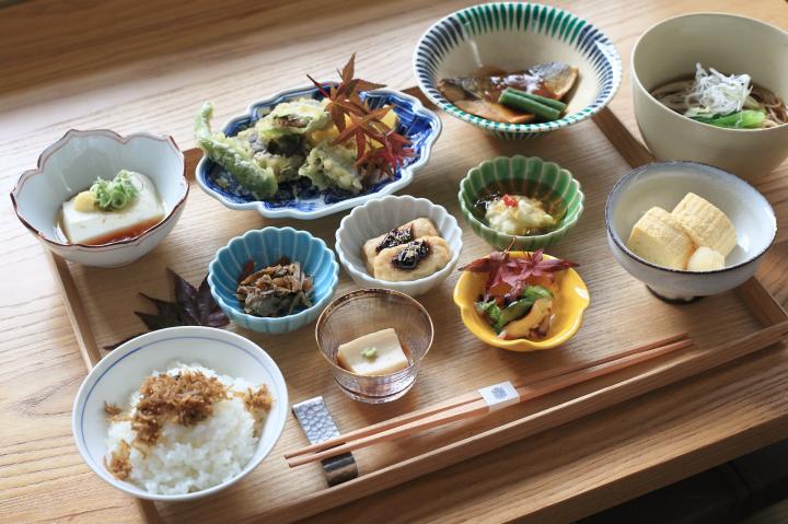 京都の秋を味わいながら 目の前には紅葉 ひと足お先に秋が楽しめるレストラン 居様 ことりっぷ