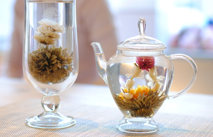 美しい花のお茶にうっとり 銀座の工芸茶専門店 Croesus ことりっぷ
