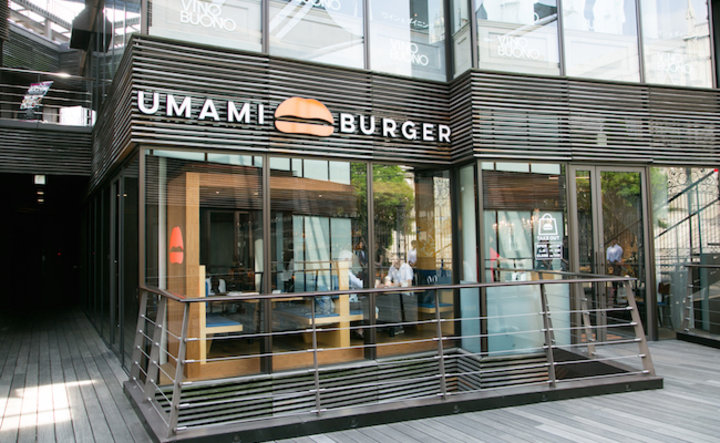 ナイフとフォークで食べるハンバーガー 昼も夜も楽しい Umami Burger By Paris Mag ことりっぷ